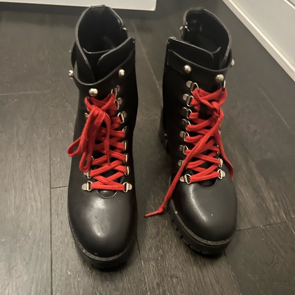 Heel boots - Picture 2 of 3